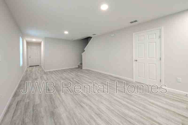 8827 Free Ave - Photo 6 of 19