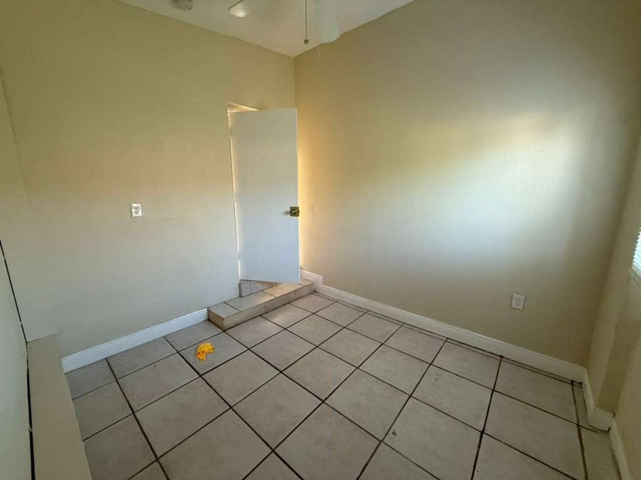 1001 Nw 11th Ct - Photo 7 of 12