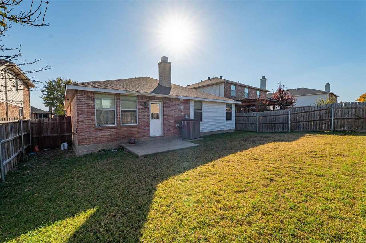 1118 Annie Oakley Dr - Photo 2 of 14