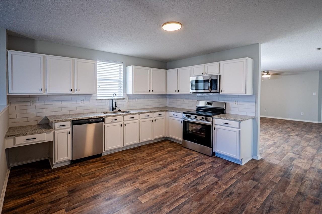 1118 Annie Oakley Dr - Photo 5 of 14