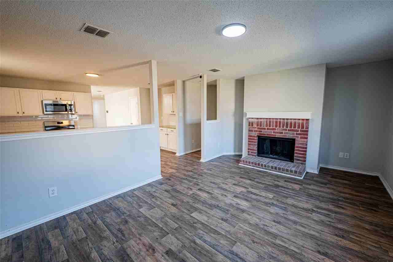 1118 Annie Oakley Dr - Photo 6 of 14