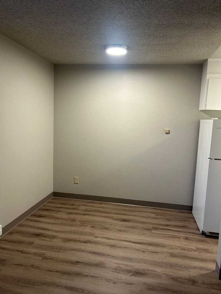 1715 Maple St #H - Photo 6 of 12