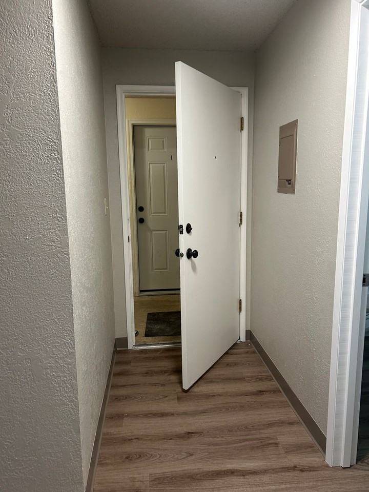 1715 Maple St #H - Photo 7 of 12