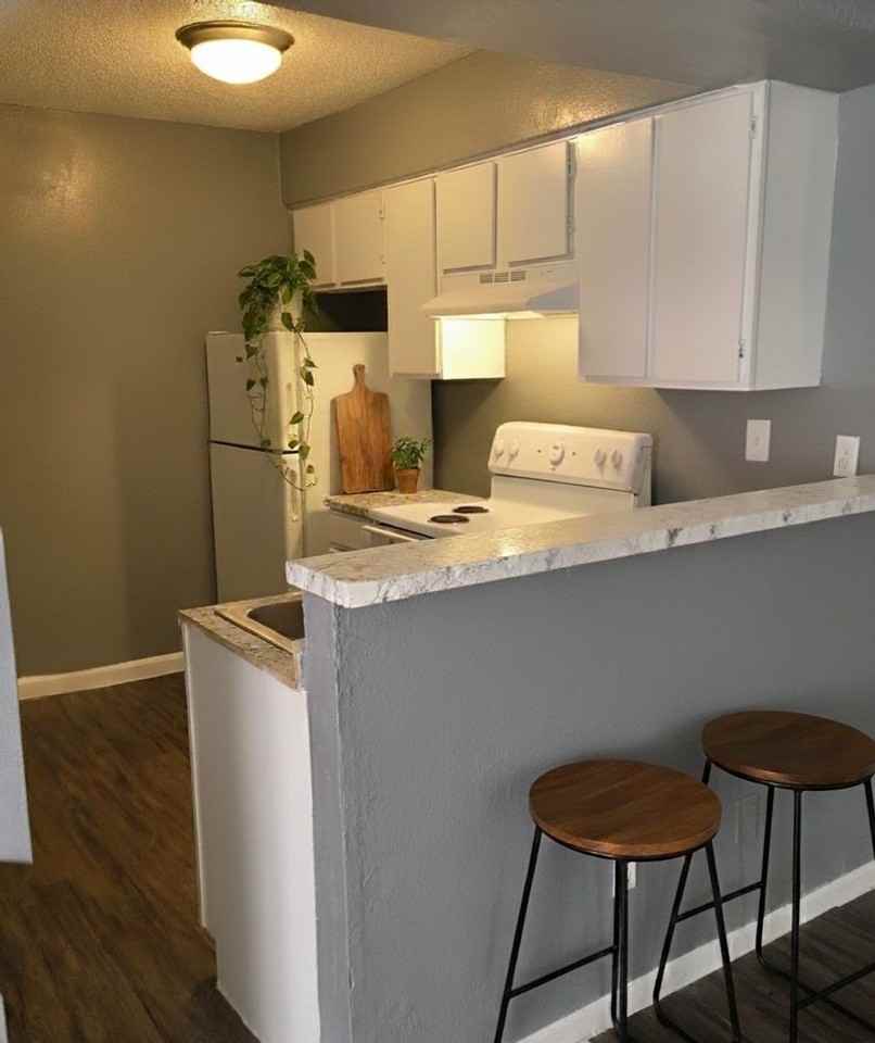 Spanish Village Apartments - Photo 6 of 9