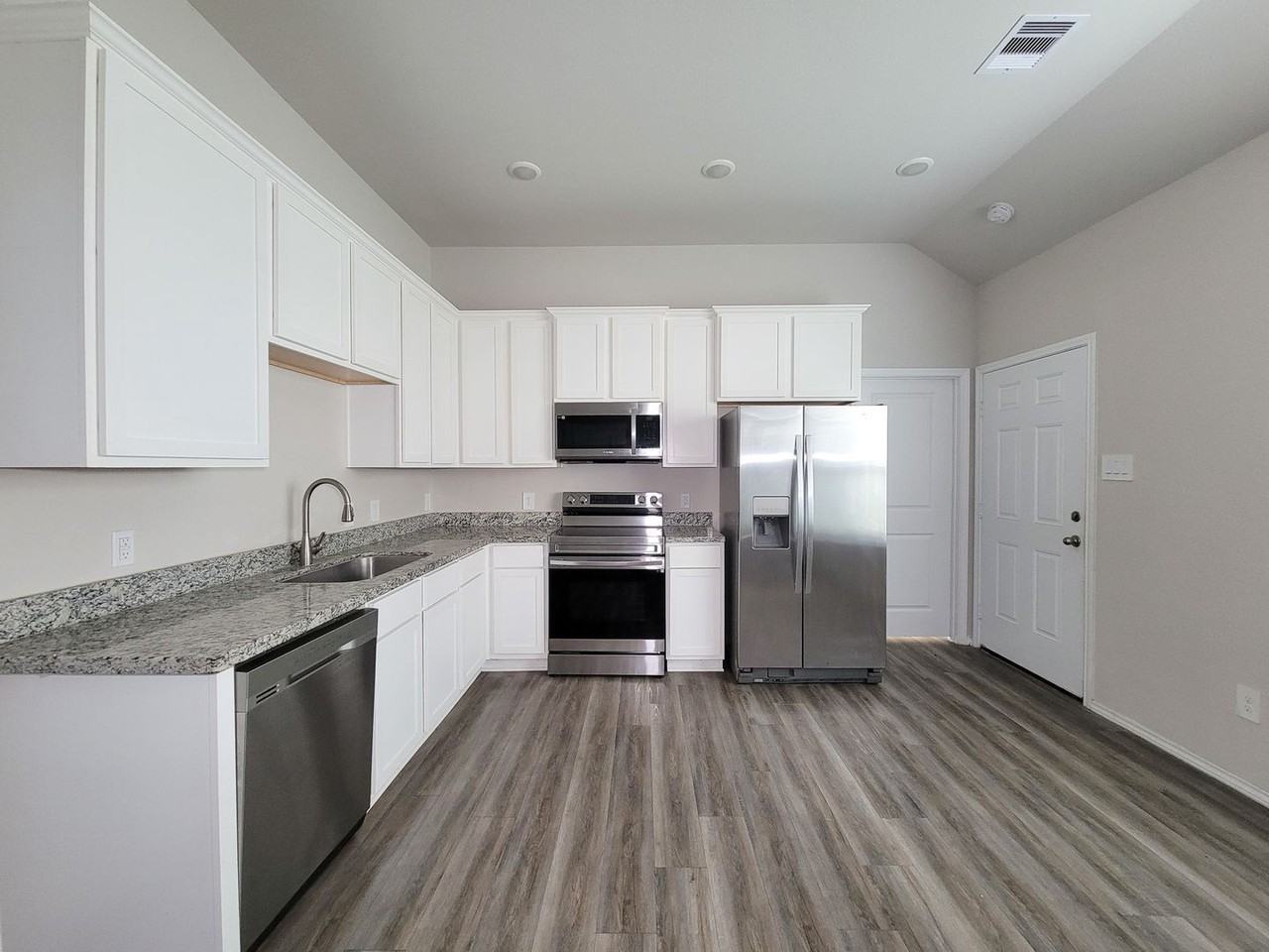 11720 White Cedar St - Photo 5 of 30