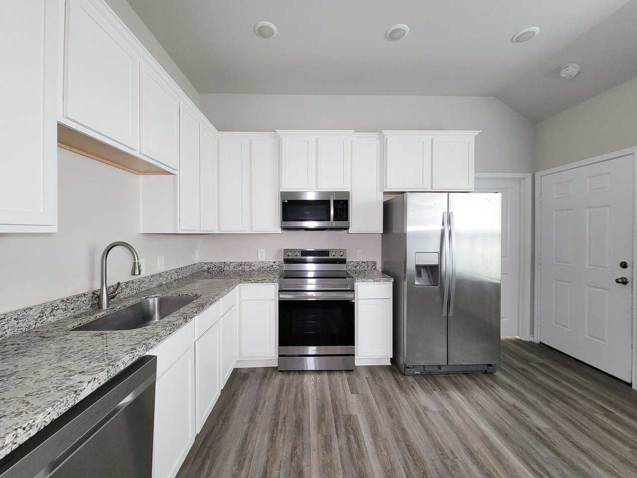 11720 White Cedar St - Photo 6 of 30