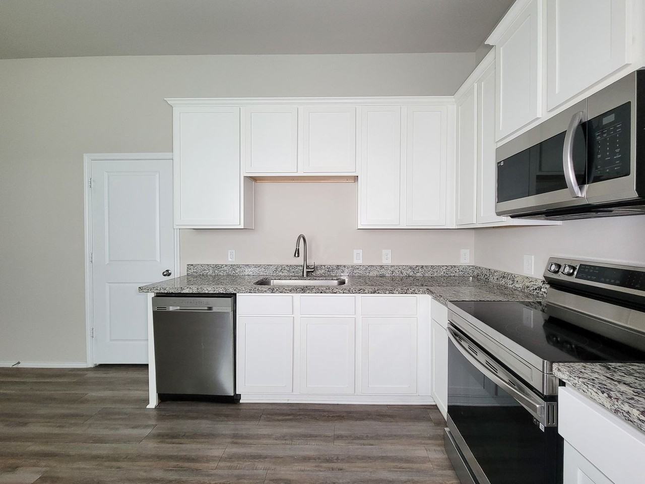 11720 White Cedar St - Photo 7 of 30