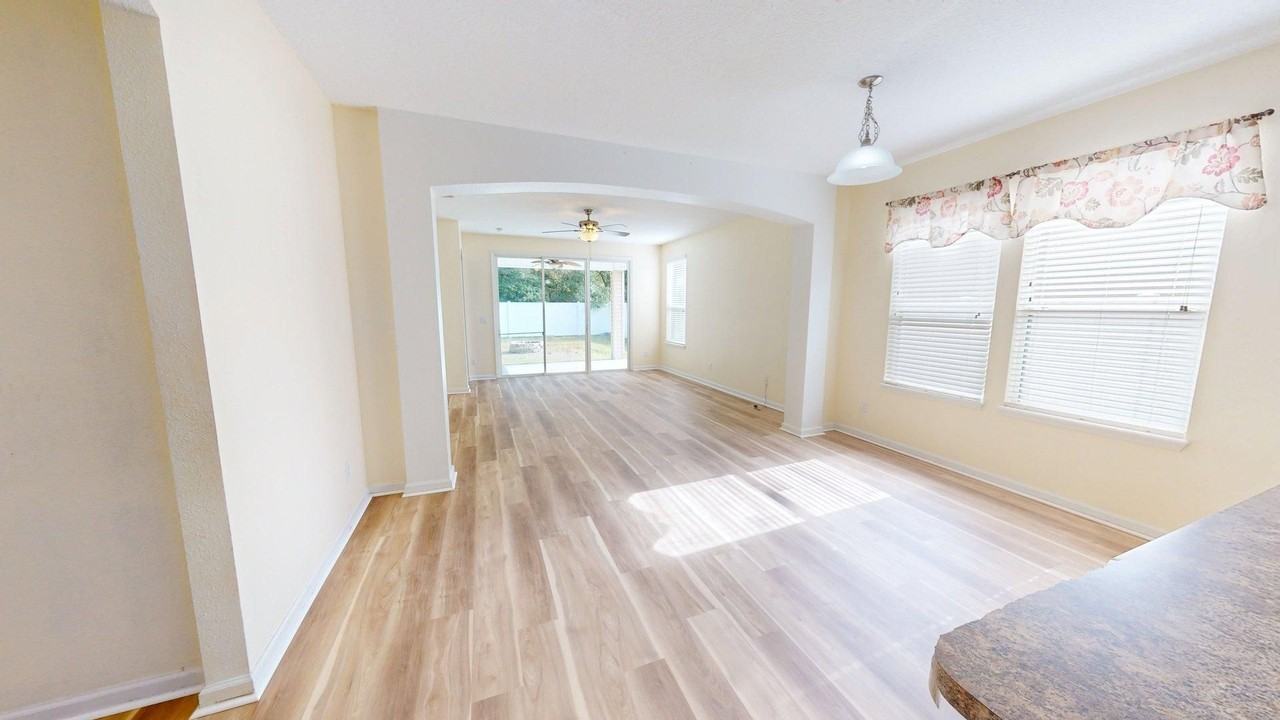 15707 Lexington Park Blvd - Photo 7 of 43