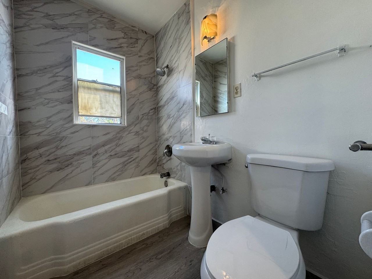 LOMITA - Photo 3 of 16