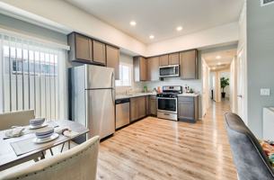 featured image of 142 E 31st St