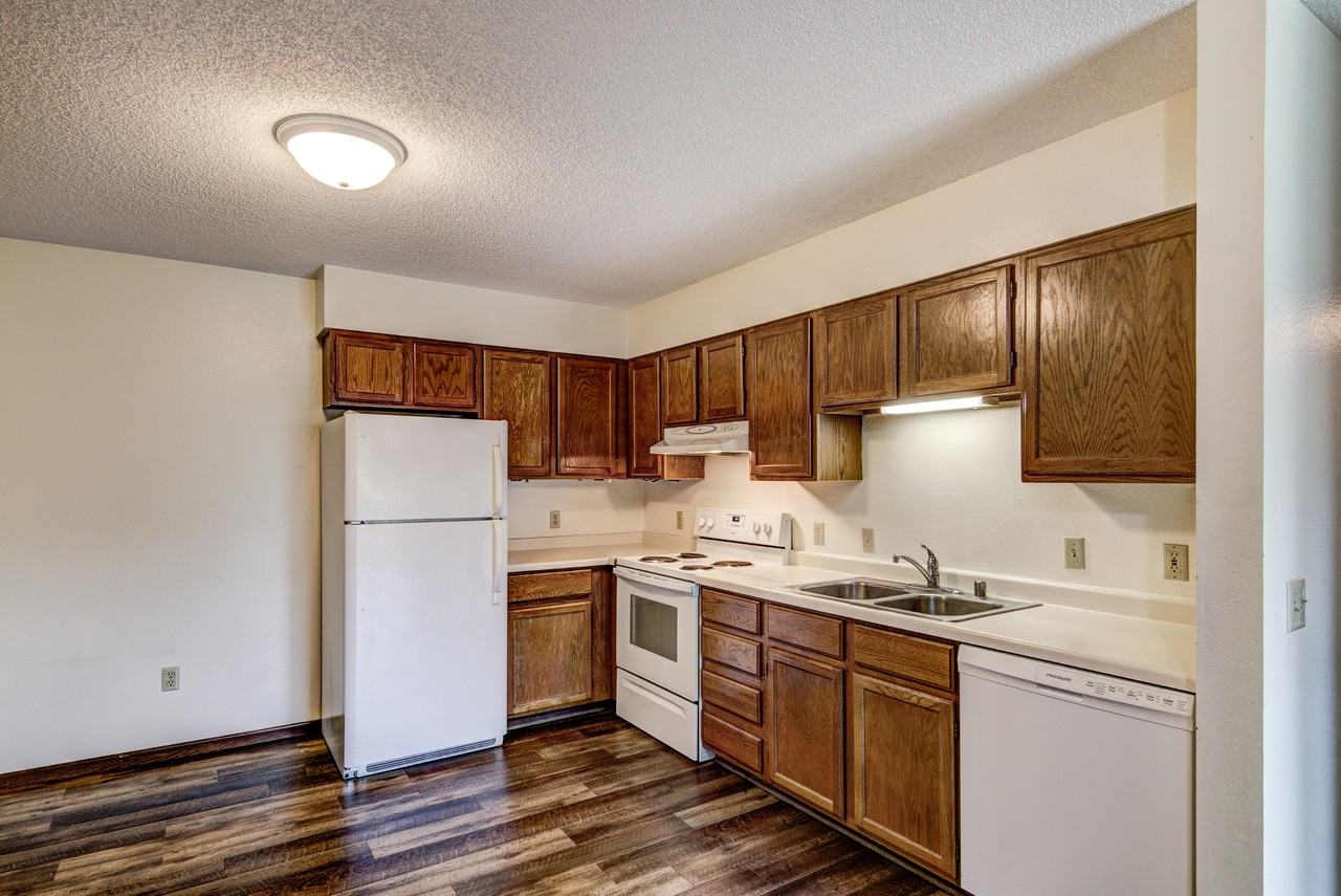 876 Helen Street - Photo 3 of 12