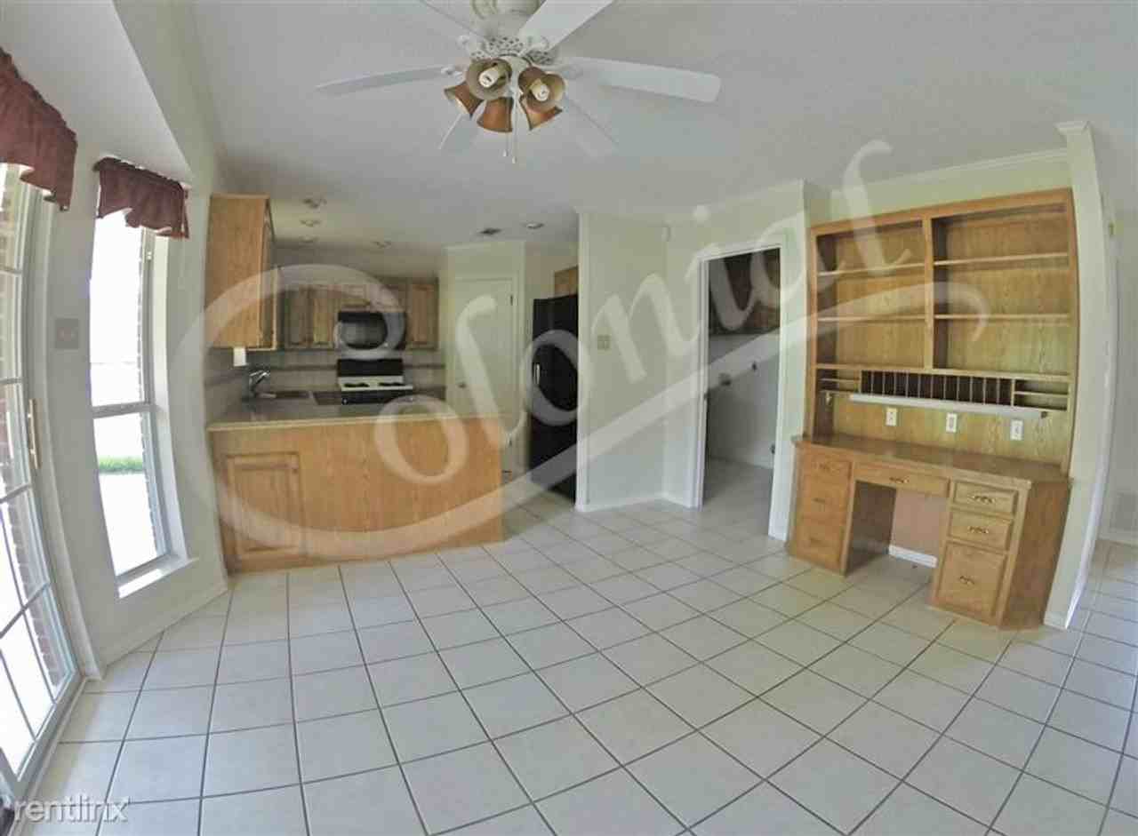 706 Man O War Dr - Photo 6 of 18