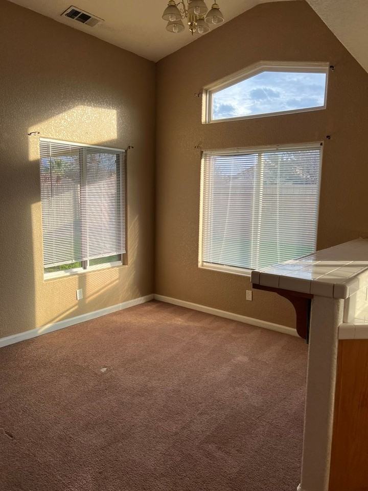 706 Vino Ct - Photo 3 of 12