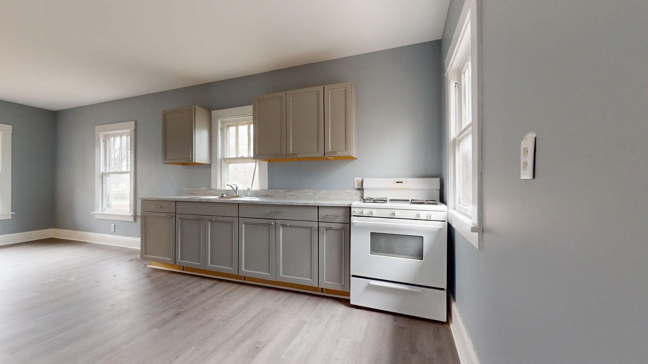 366 Fair St - Photo 3 of 14