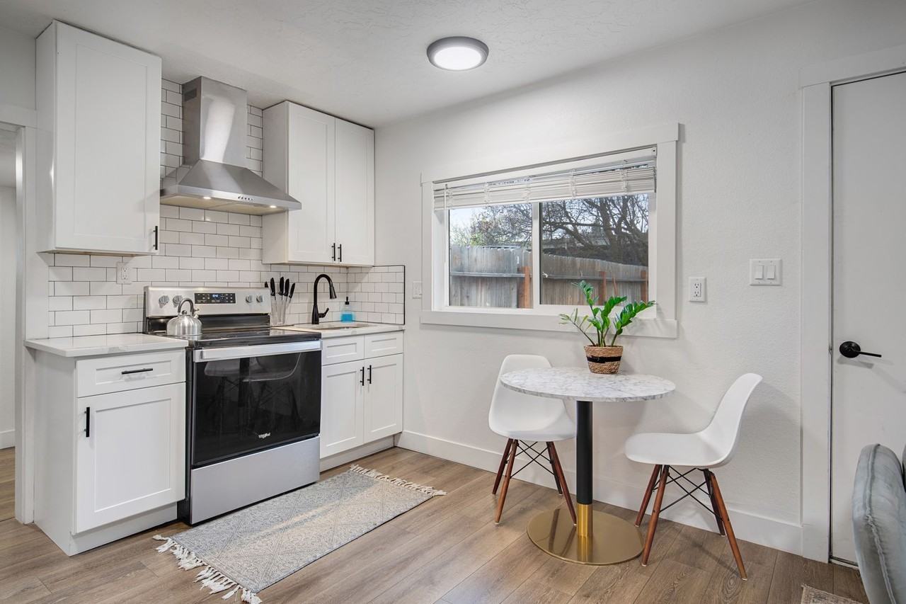 1503 S Newport St - Photo 5 of 32