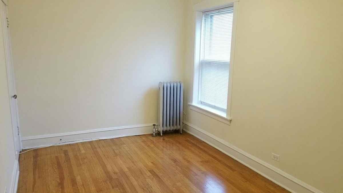 710 Seward St - Photo 5 of 9