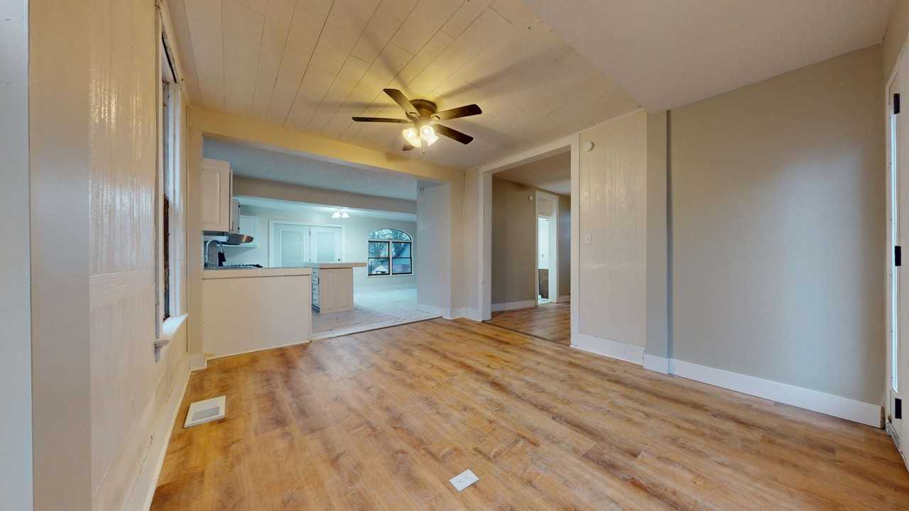 341 Grove Ave - Photo 3 of 17