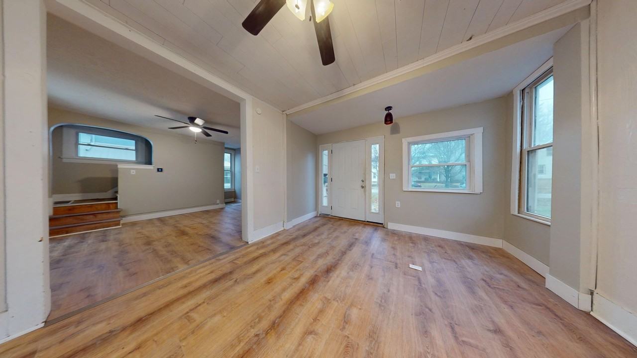 341 Grove Ave - Photo 4 of 17