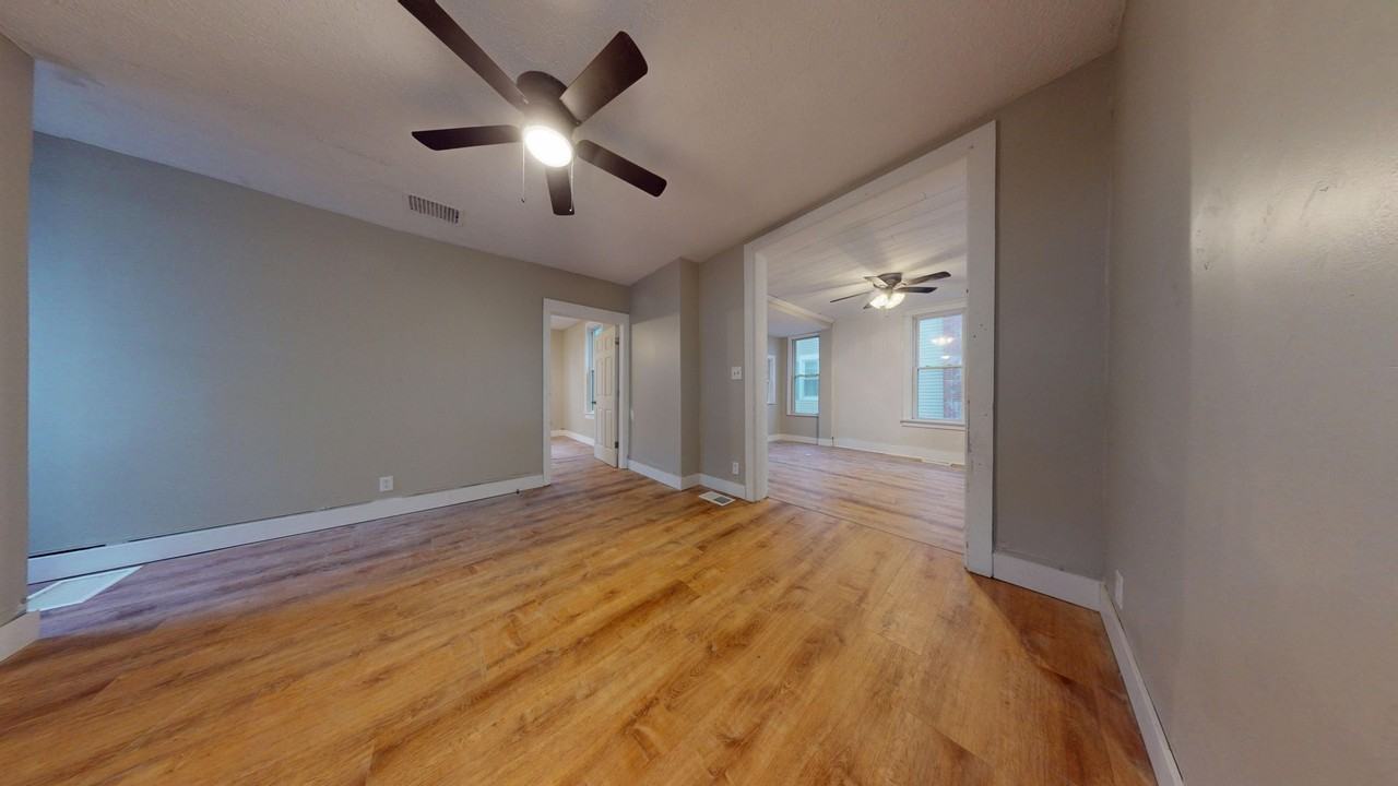 341 Grove Ave - Photo 5 of 17