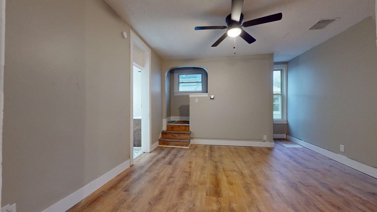 341 Grove Ave - Photo 6 of 17