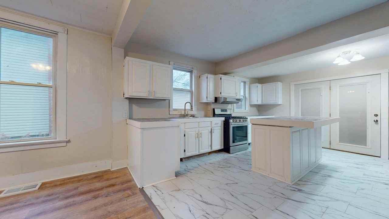 341 Grove Ave - Photo 7 of 17