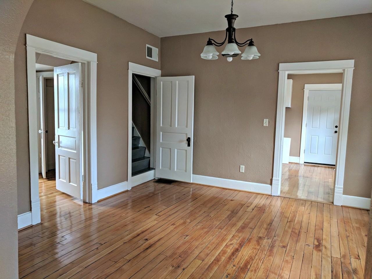 1666 Smith St - Photo 4 of 12