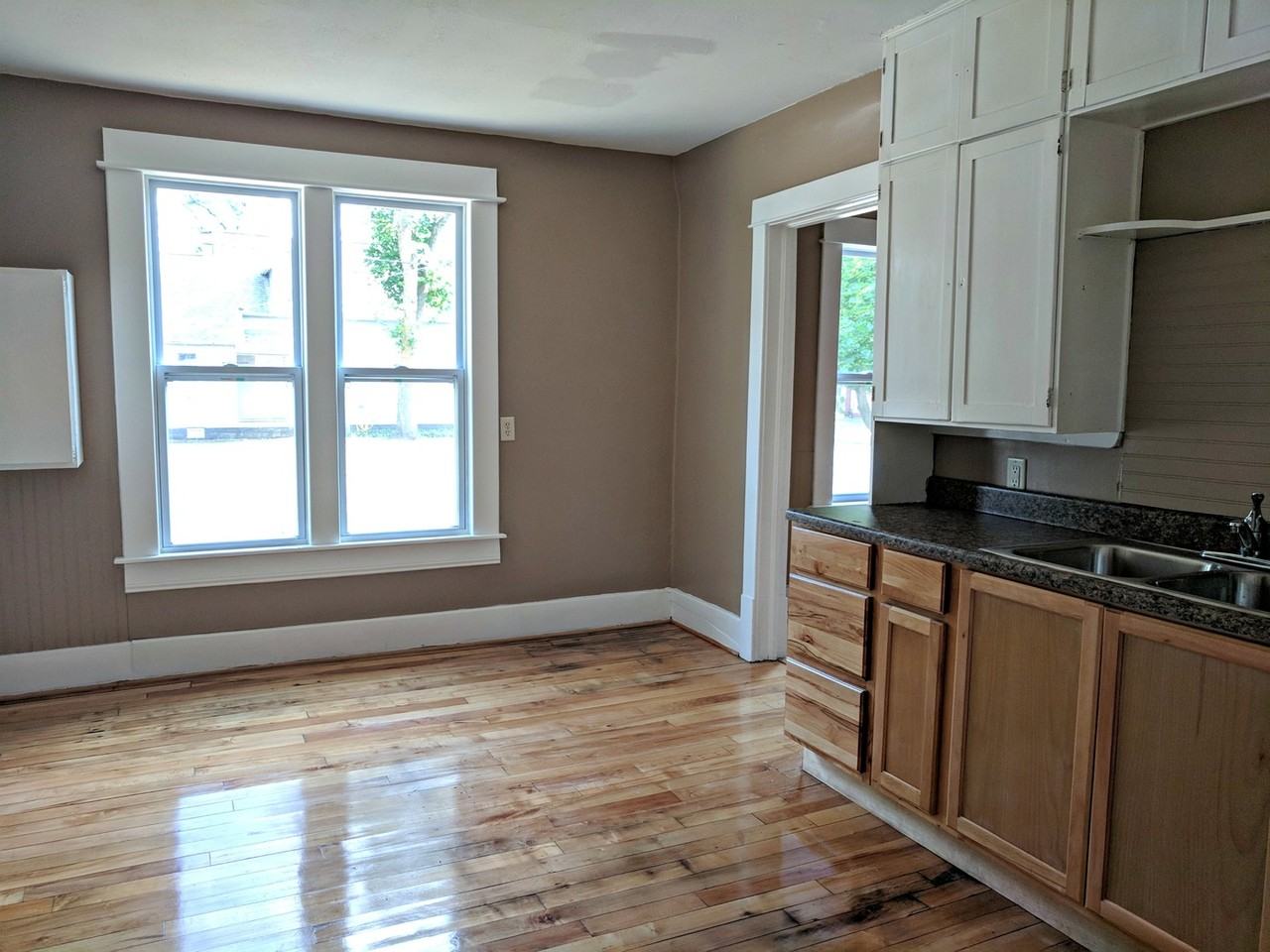 1666 Smith St - Photo 7 of 12