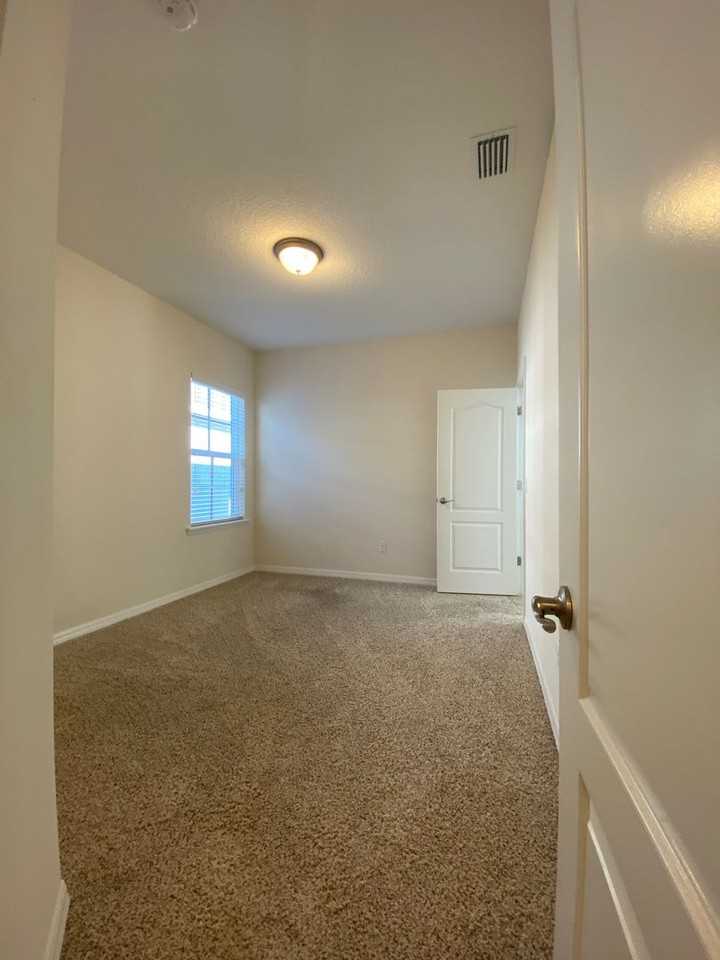 1453 Resolute St - Photo 7 of 9