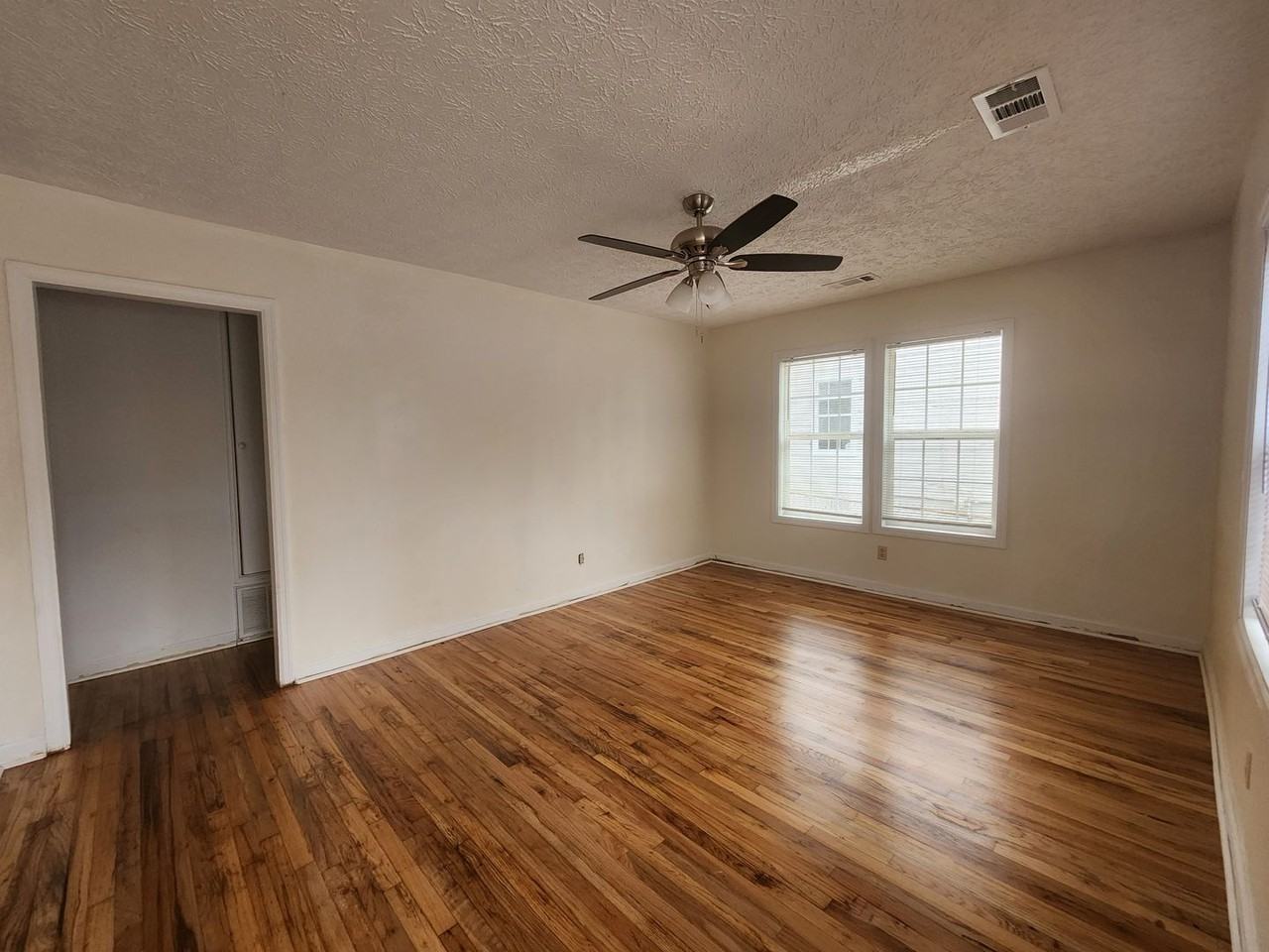 7734 Aurora Dr - Photo 5 of 12