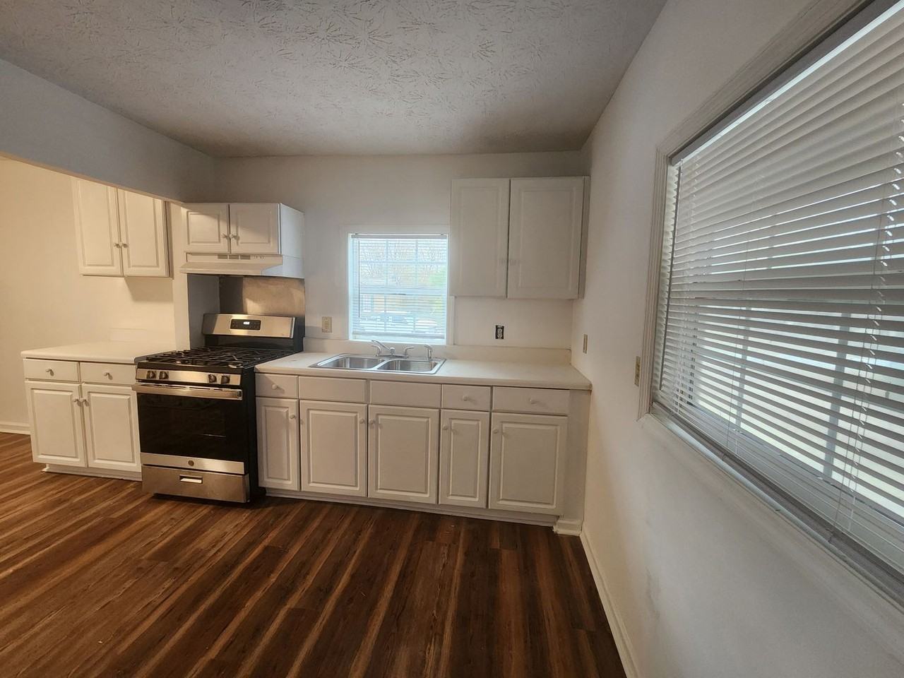 7734 Aurora Dr - Photo 7 of 12