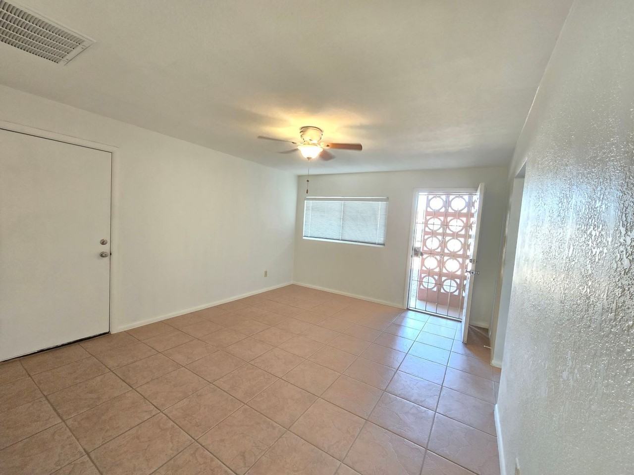 2031 E Lemon St - Photo 2 of 17