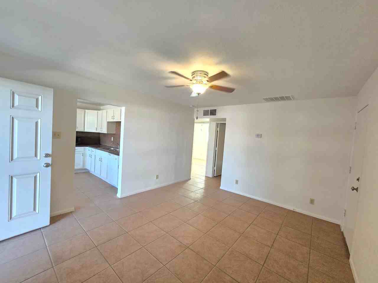 2031 E Lemon St - Photo 4 of 17