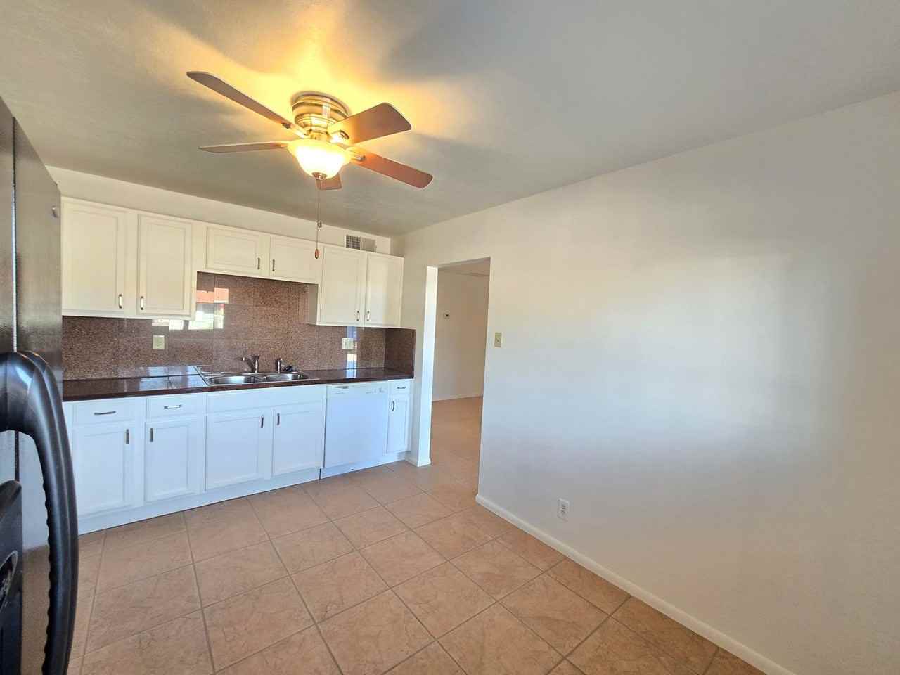 2031 E Lemon St - Photo 6 of 17