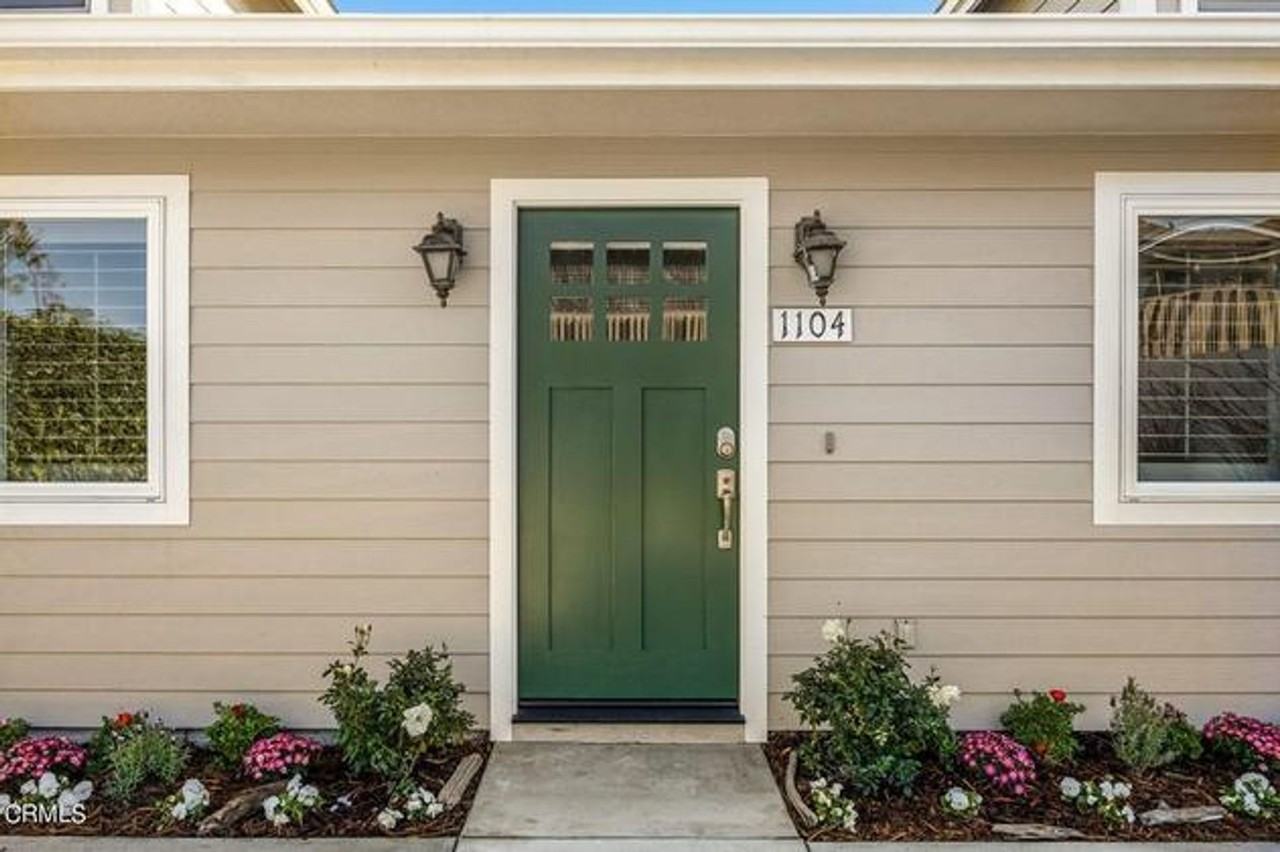 1104 Hingham Ln - Photo 2 of 13