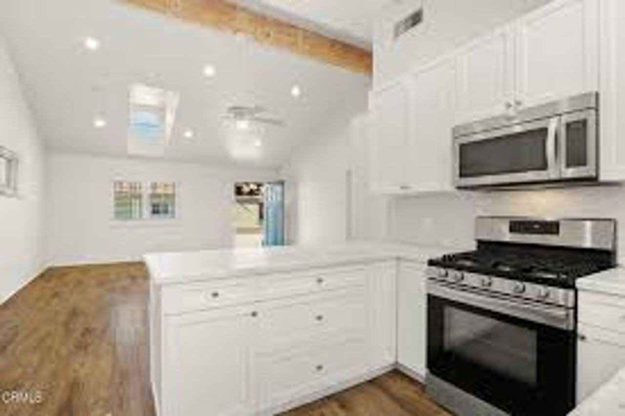 1104 Hingham Ln - Photo 5 of 13