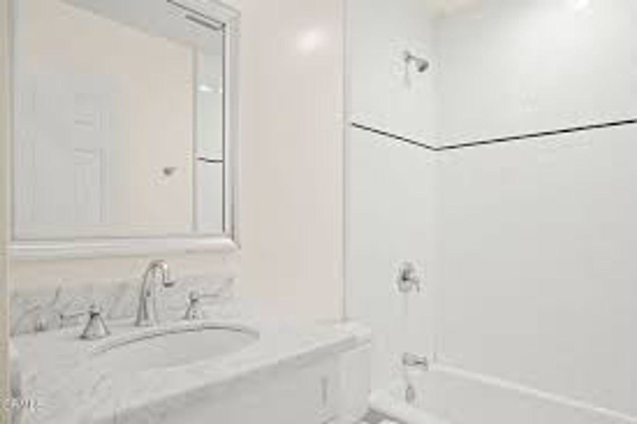 1104 Hingham Ln - Photo 7 of 13