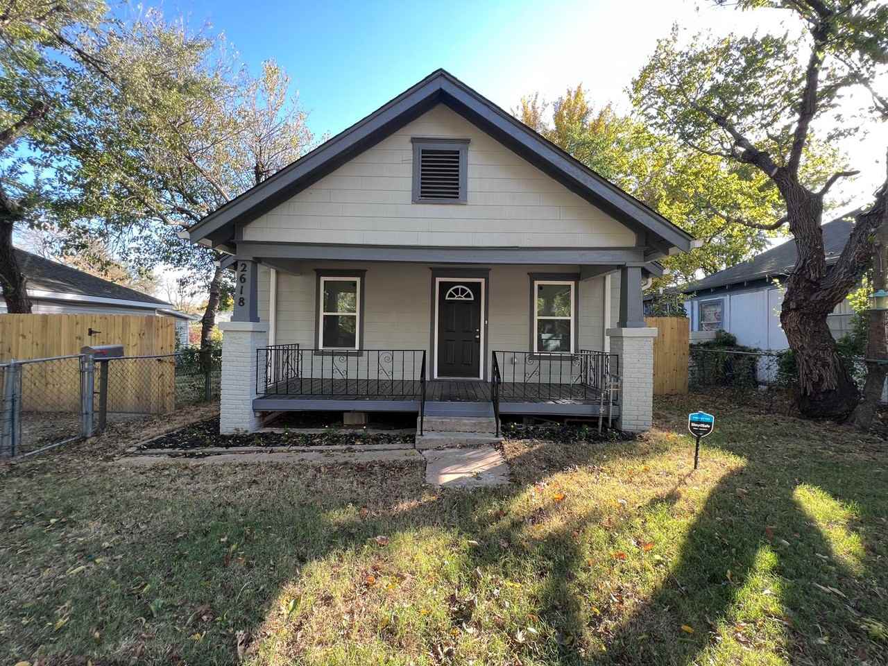 2618 E Admiral Ct - Photo 2 of 18