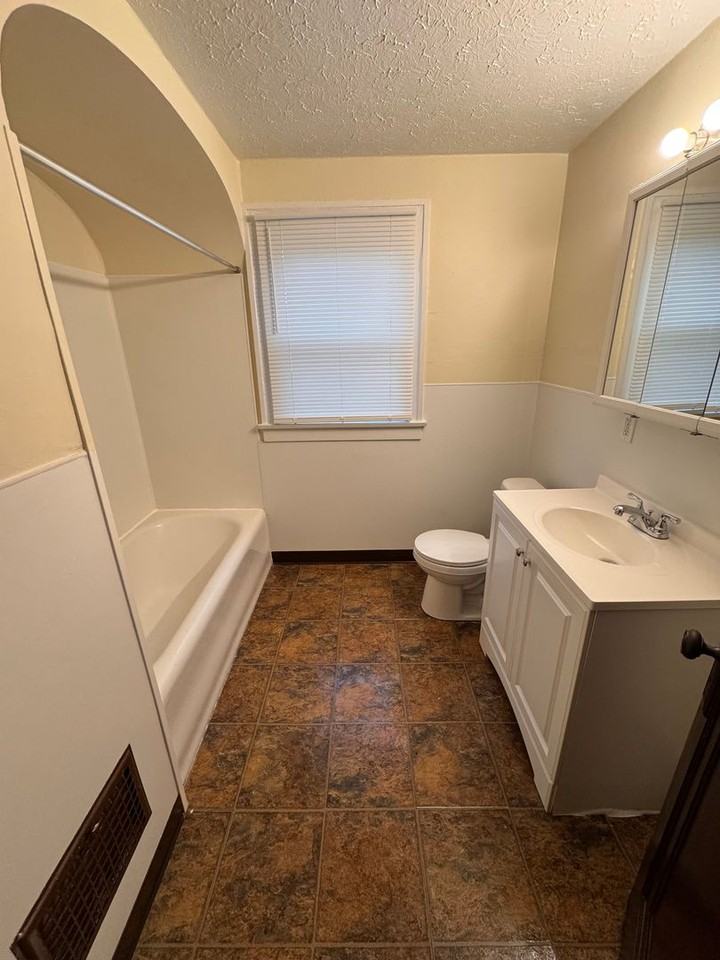 157 Halls Heights Ave - Photo 2 of 21