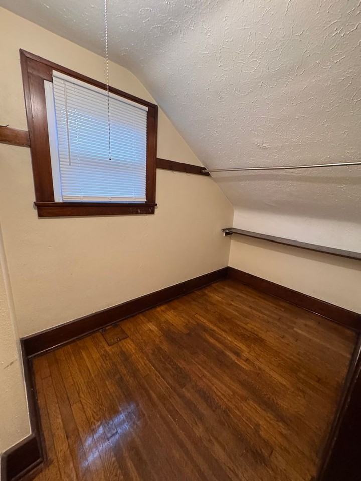 157 Halls Heights Ave - Photo 3 of 21