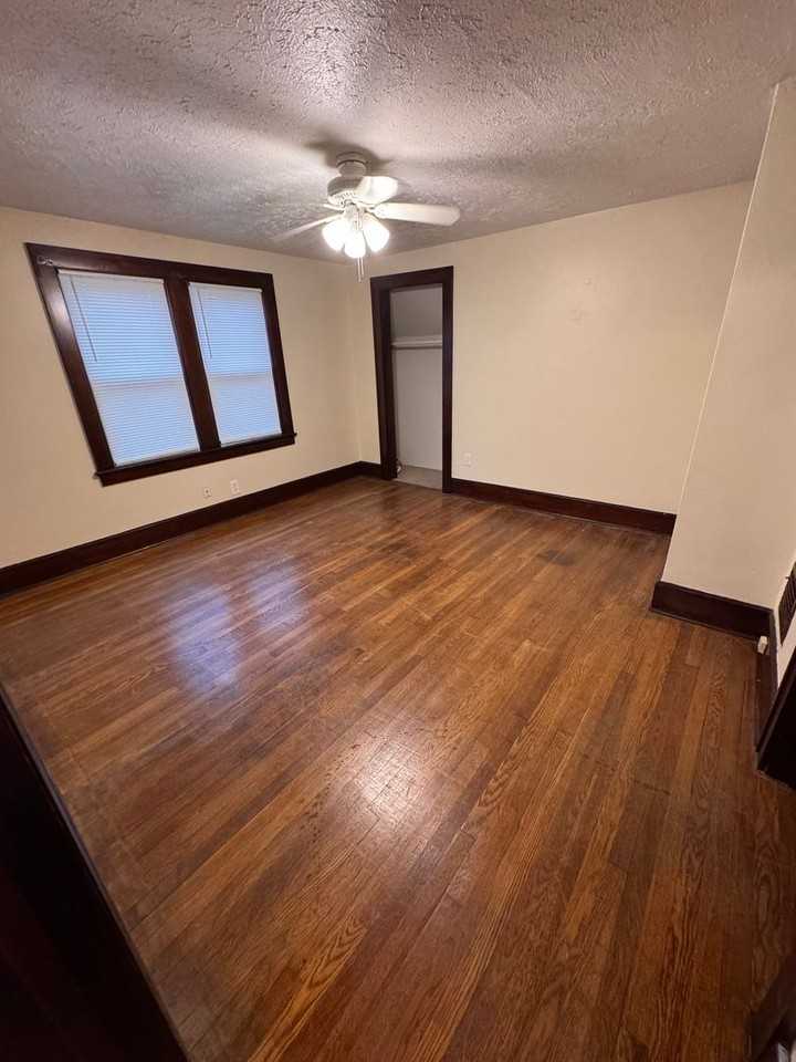 157 Halls Heights Ave - Photo 4 of 21