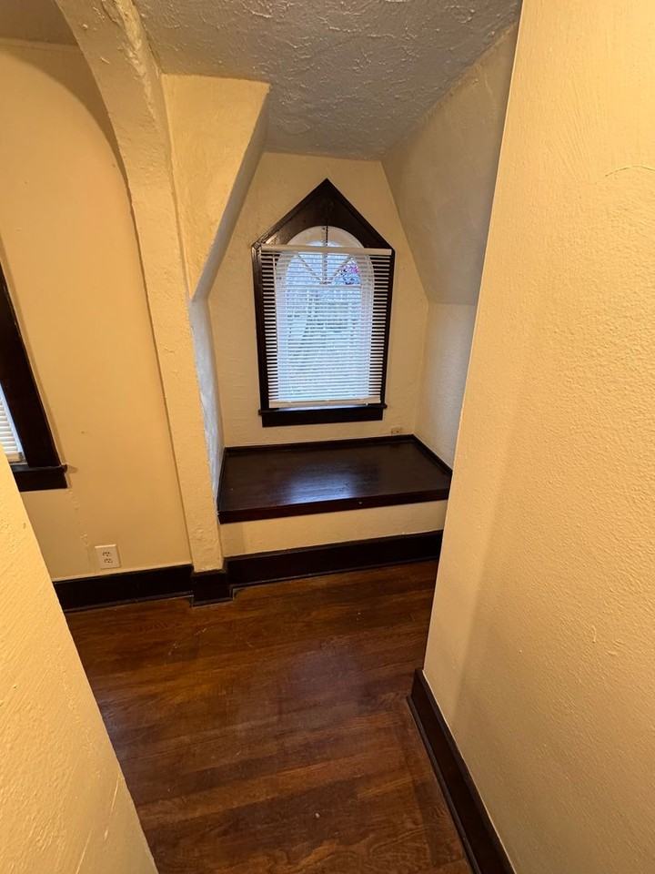 157 Halls Heights Ave - Photo 6 of 21