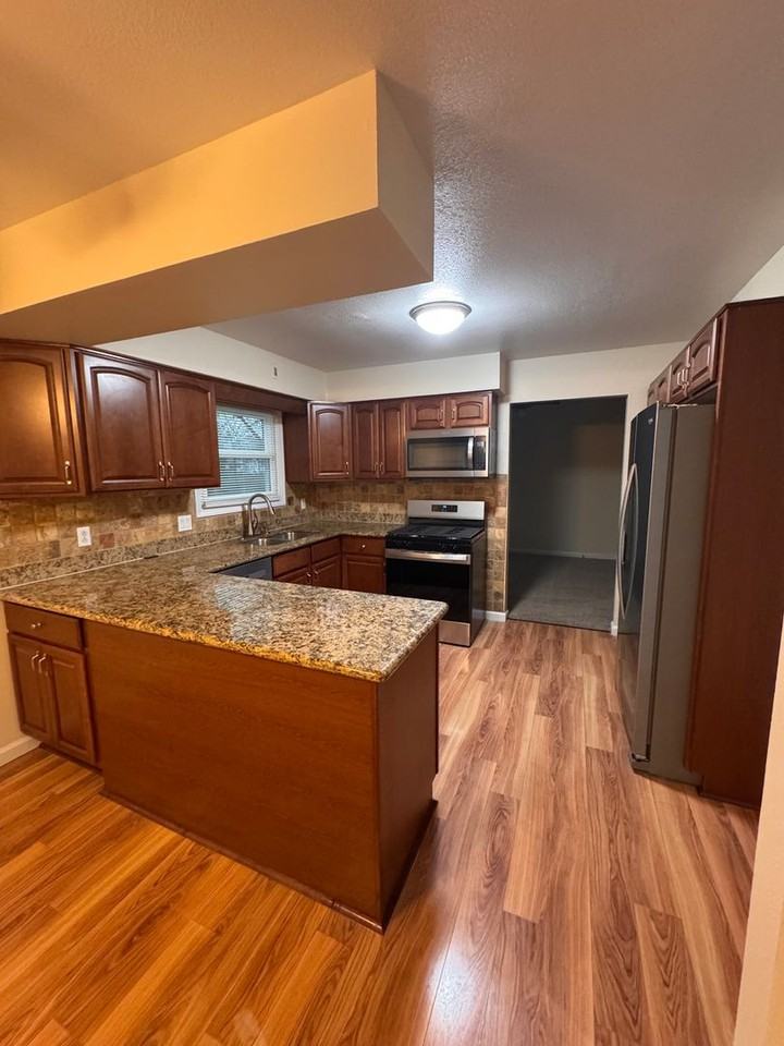 4759 Logan Arms Dr - Photo 5 of 22