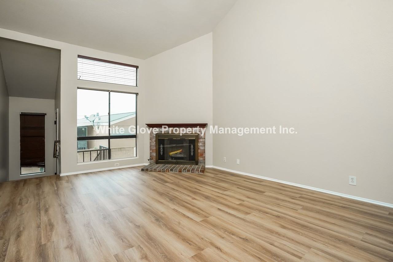 4905 Embassy Way - Photo 6 of 19