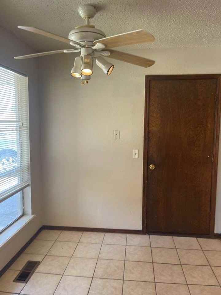 1602 Sw 86th St - Photo 7 of 14