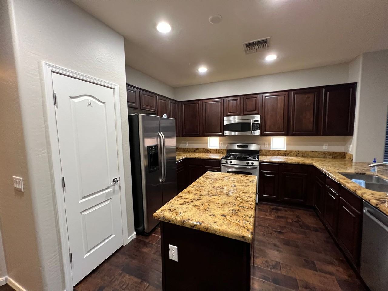 3364 E Ravenswood Dr - Photo 2 of 39