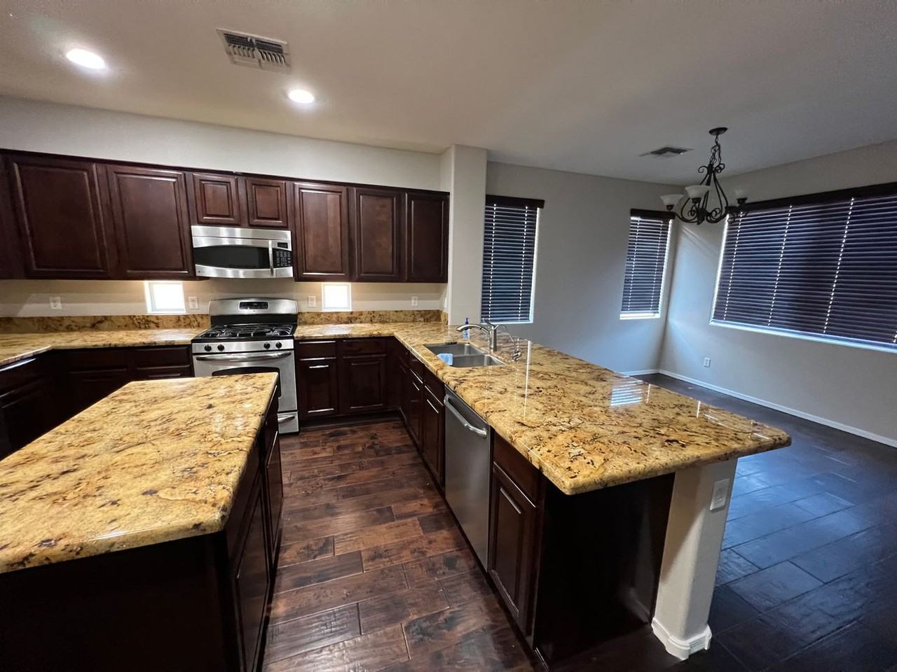 3364 E Ravenswood Dr - Photo 3 of 39