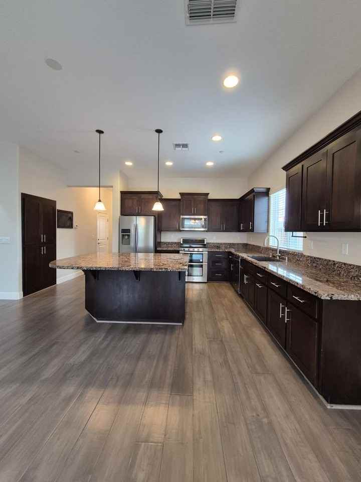 2901 Laredo Dr - Photo 2 of 45