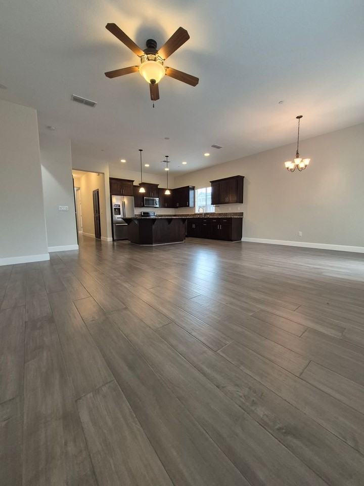 2901 Laredo Dr - Photo 3 of 45