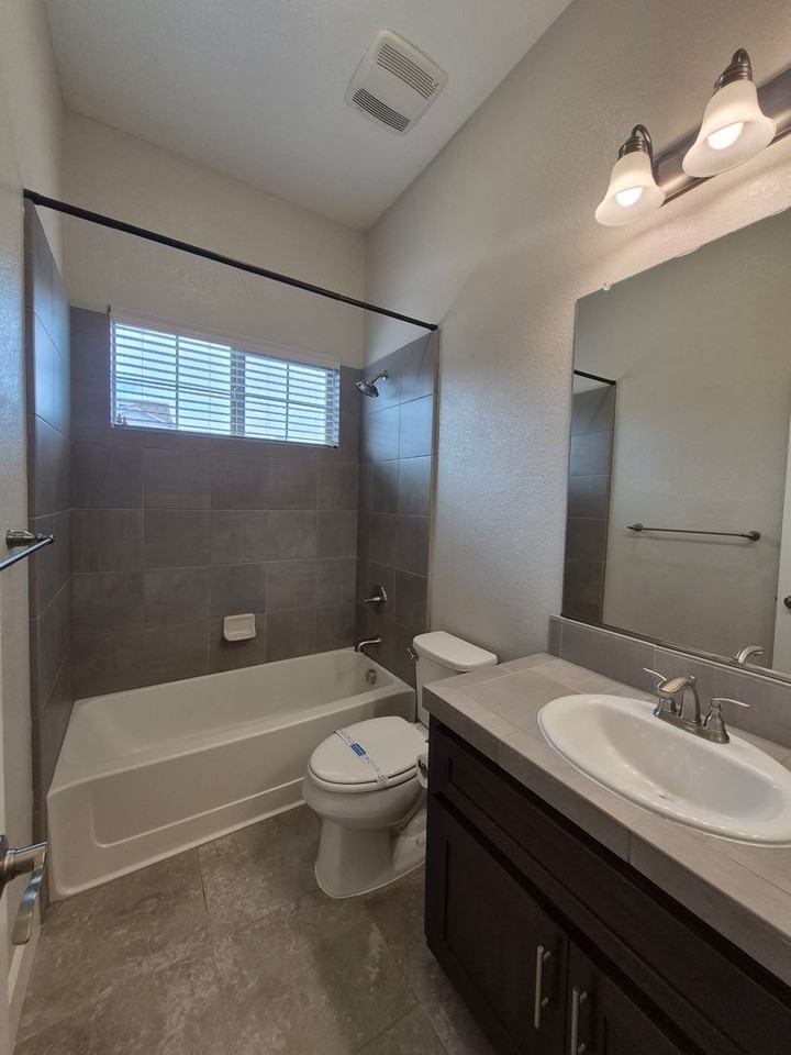 2901 Laredo Dr - Photo 7 of 45