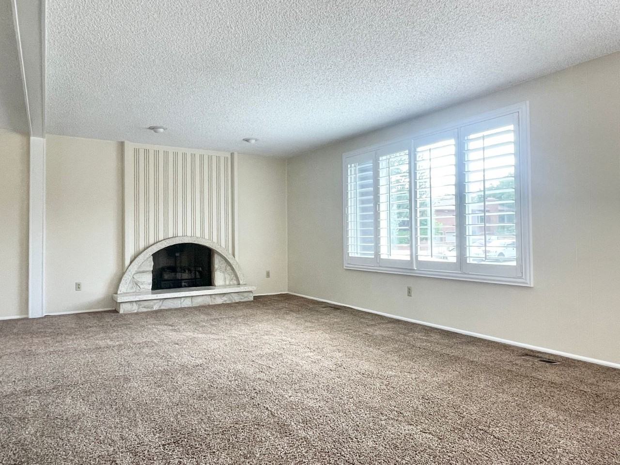 9709 S Altamont Dr - Photo 4 of 28